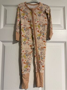Beige Kids Pumpkin & Toy Print Footed One-Piece Pajamas